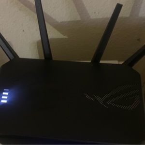 ASUS ROG GS-AX5400 Dual Band Performance WiFi 6 Gaming Router. No text of posh!!